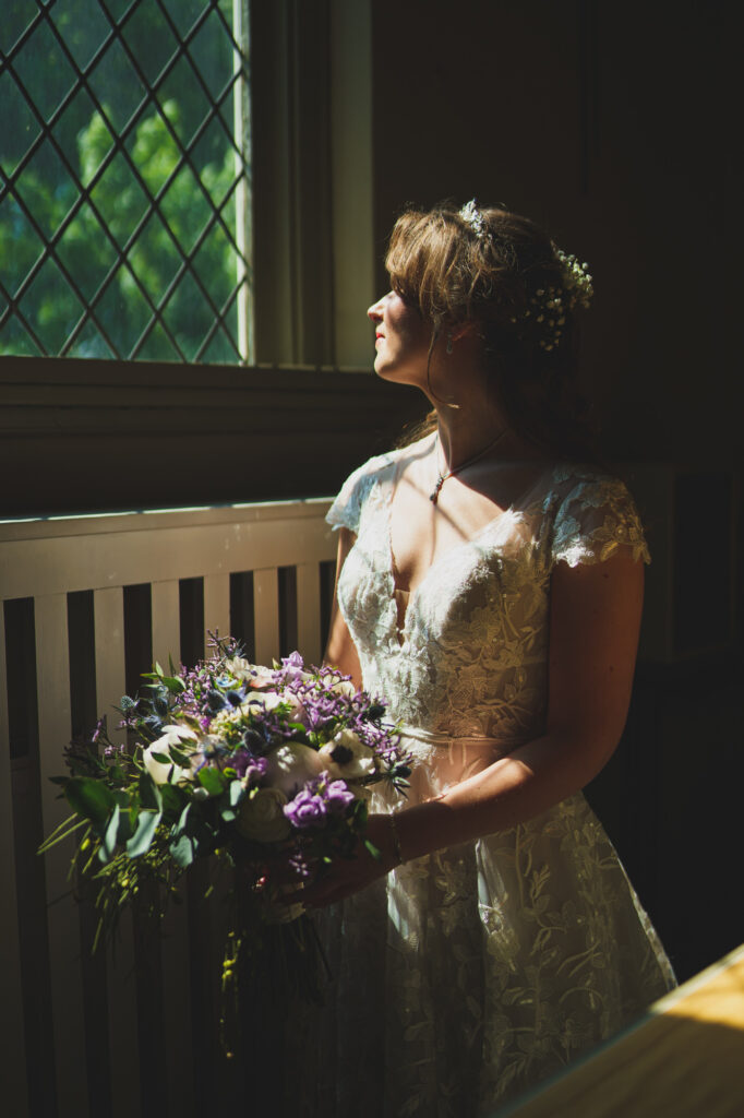 Romantische trouwfoto's bij Abdijhof Mariënkroon - Angela de Baat Fotografie