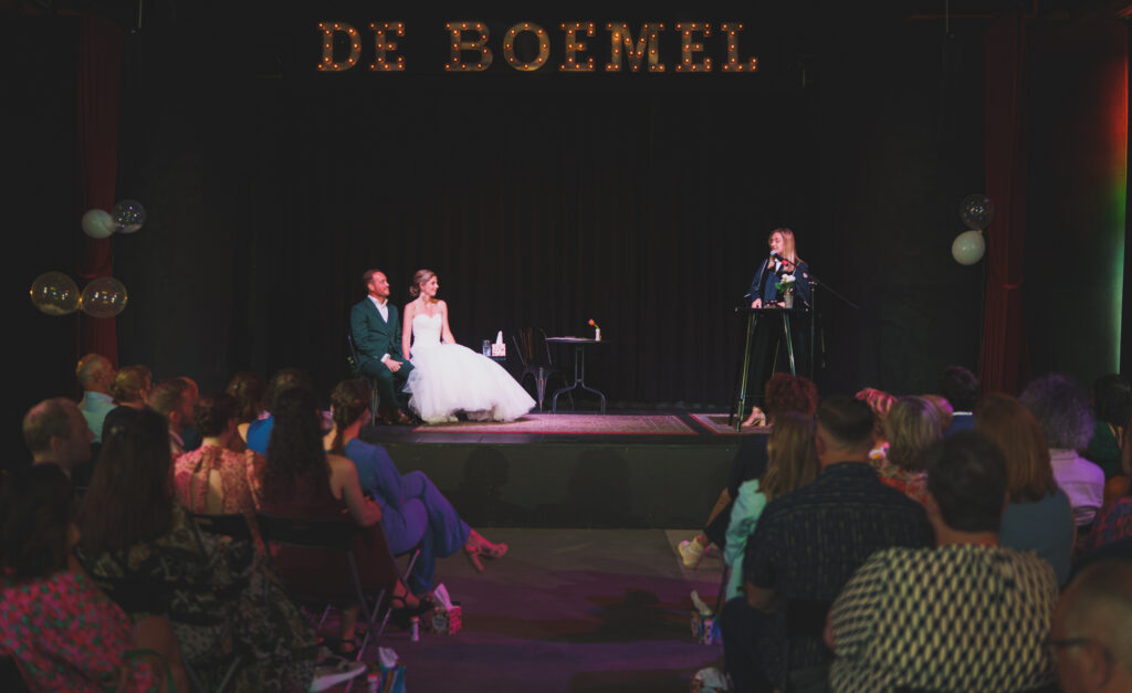 Trouwen in een theater l De Boemel in Tilburg - Angela de Baat Fotografie
