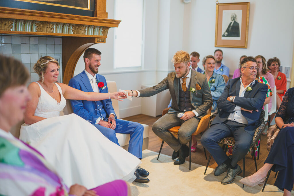 Bruiloft bij Het Stadhuis in Nieuwpoort - Angela de Baat Fotografie