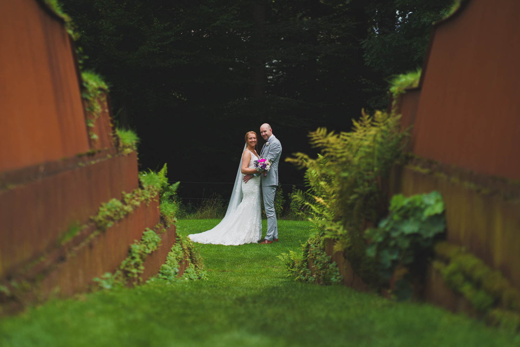 Kleurrijke bruiloft bij Tuin de Lage Oorsprong - Angela de Baat Fotografie