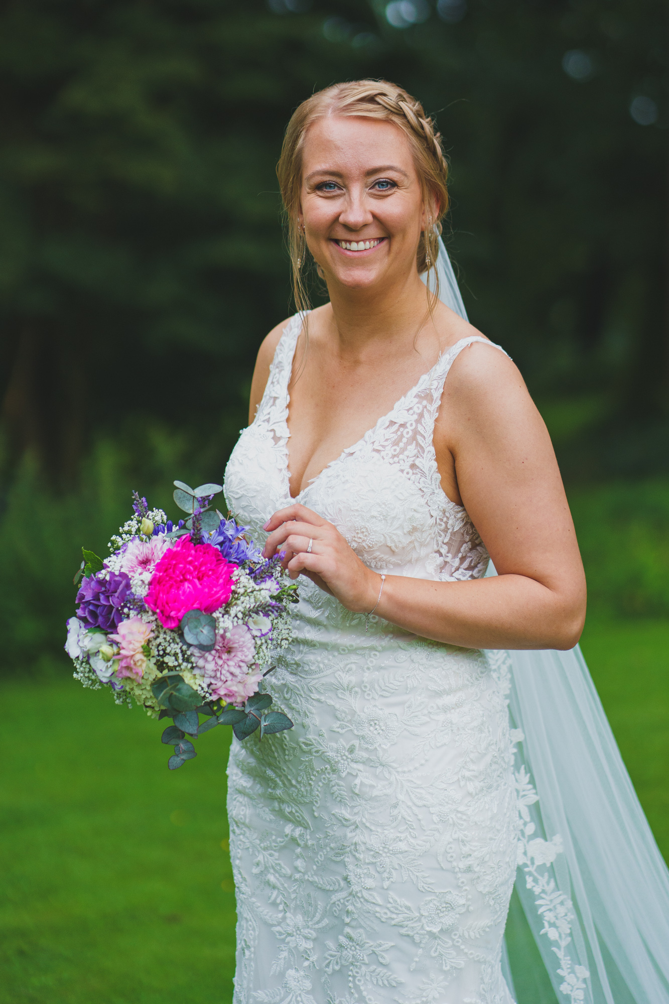 Kleurrijke bruiloft bij Tuin de Lage Oorsprong - Angela de Baat Fotografie